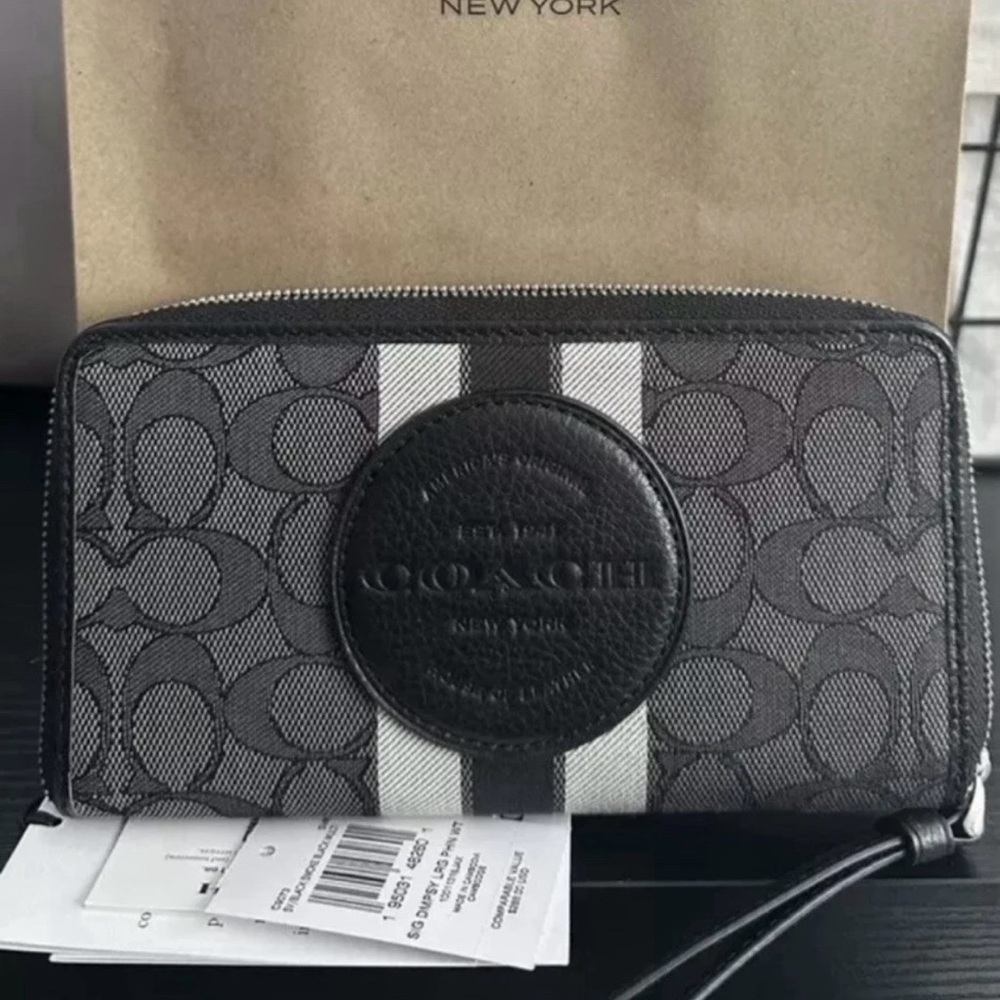 Coach Gray and Black Dempsey signature Wallet with zipper NWT
